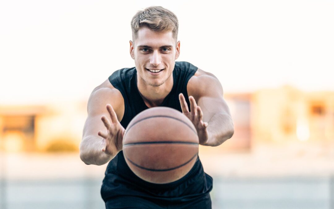 Les passes (4/12) – Débuter et progresser au basket : conseils et astuces pour progresser rapidement !