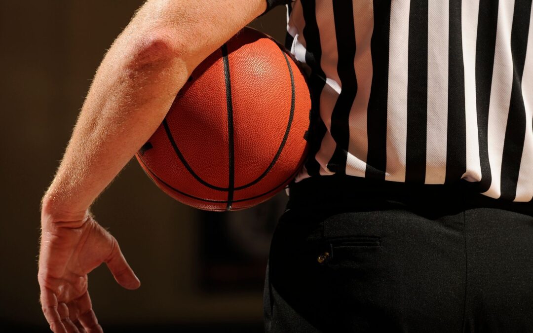 Les règles du basket (1/12) – Débuter et progresser au basket : conseils et astuces pour progresser rapidement !